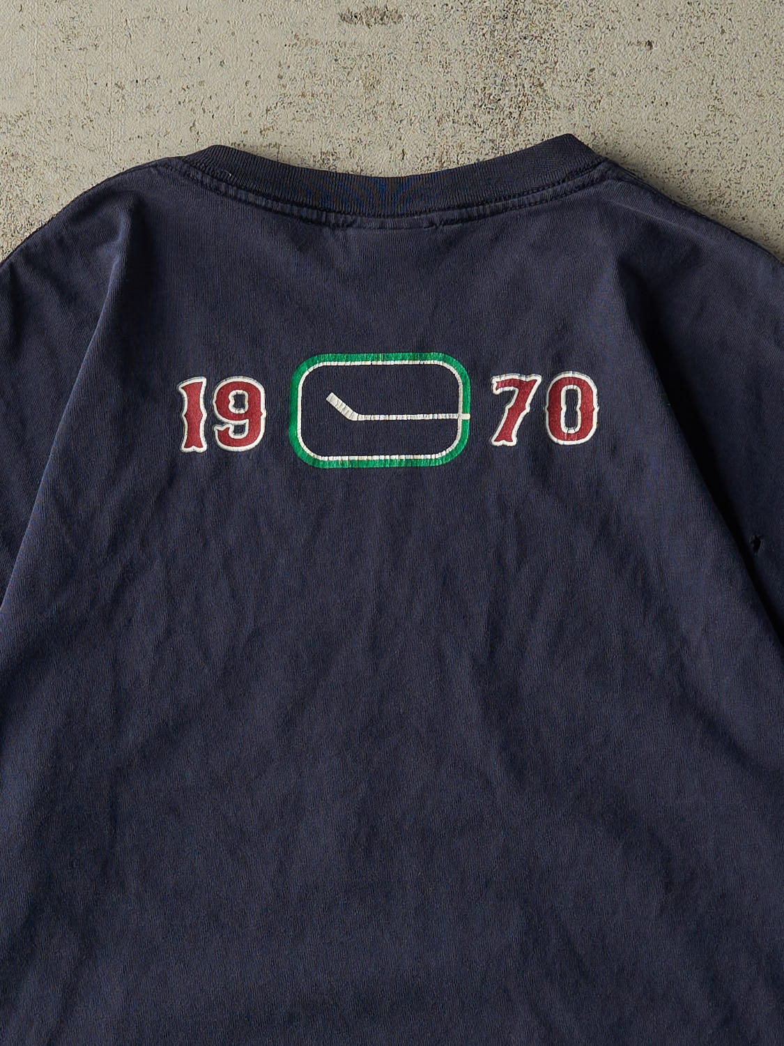 Vintage Y2K Navy Blue Vancouver Canucks Tee (L/XL)