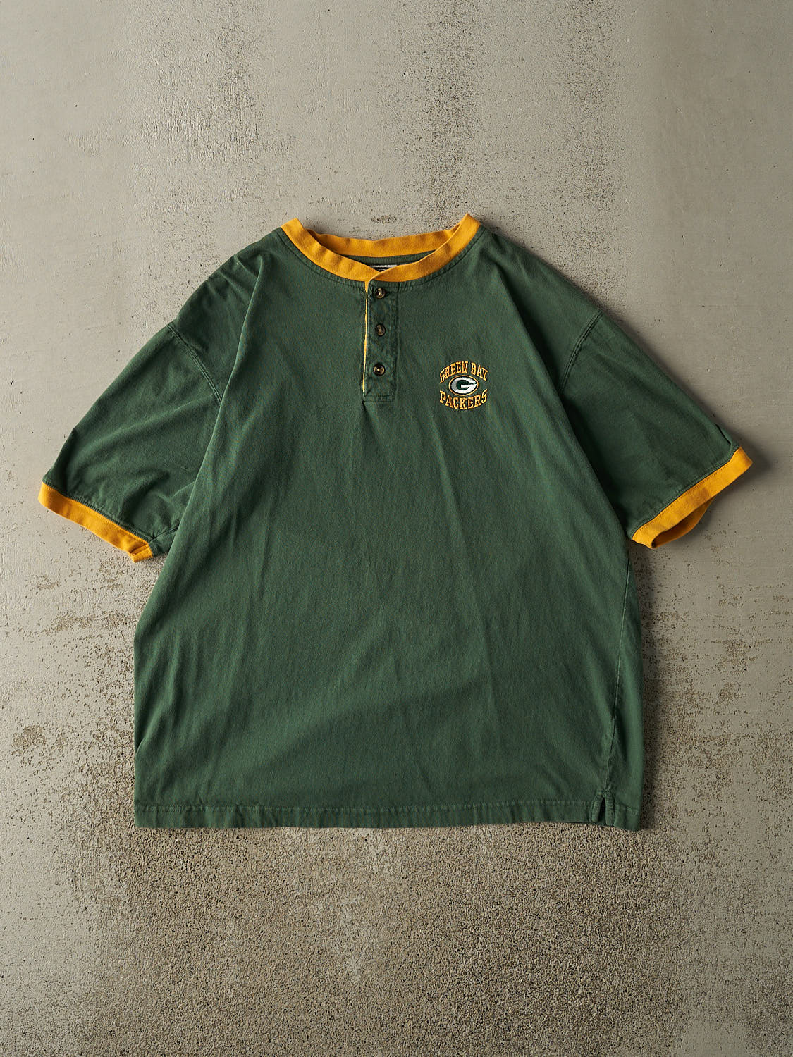 Vintage 00' Green Green Bay Packers Embroidered Quarter Button Tee (L/XL)