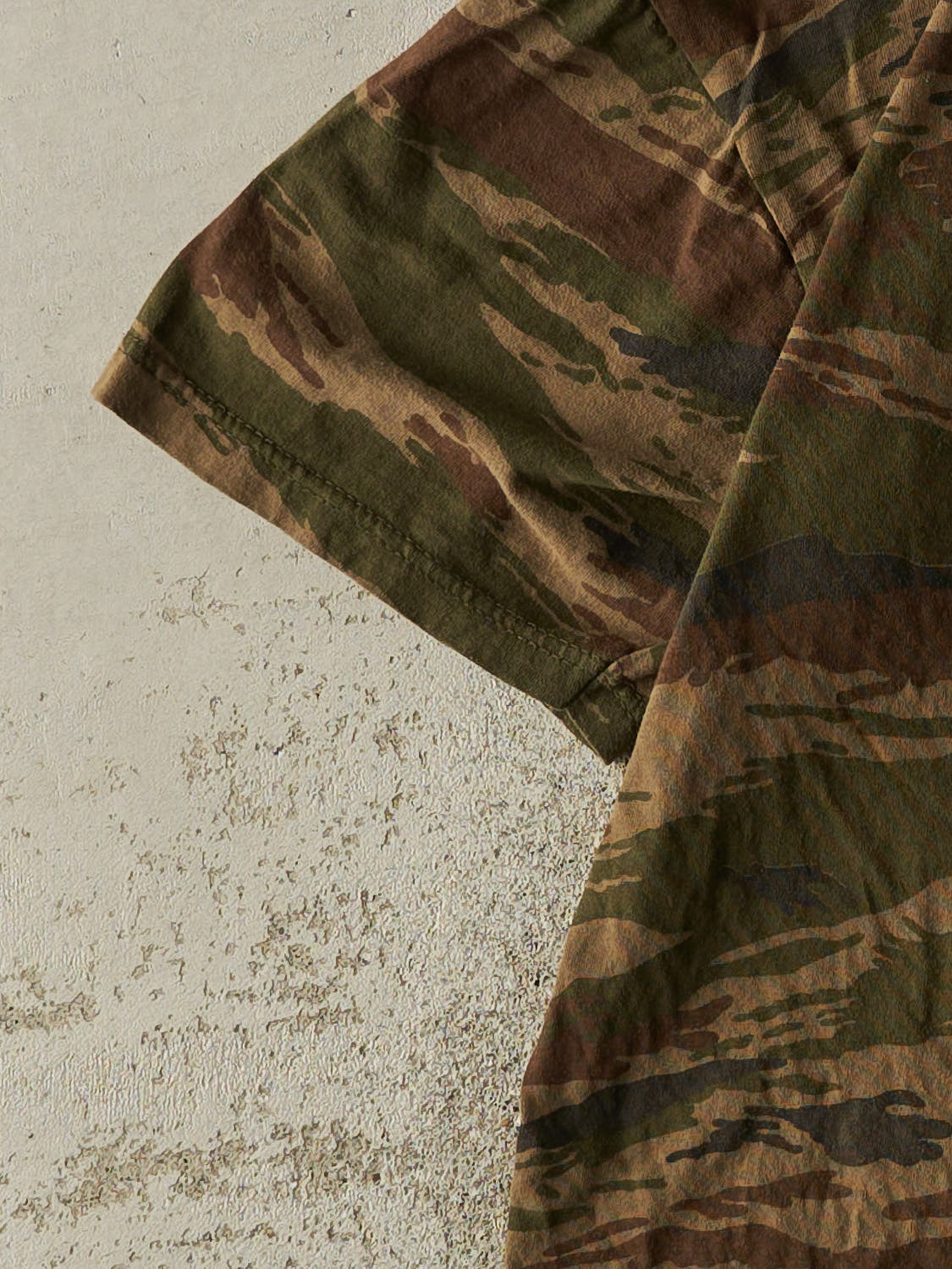 Vintage 90s Camo Tee (S/M)