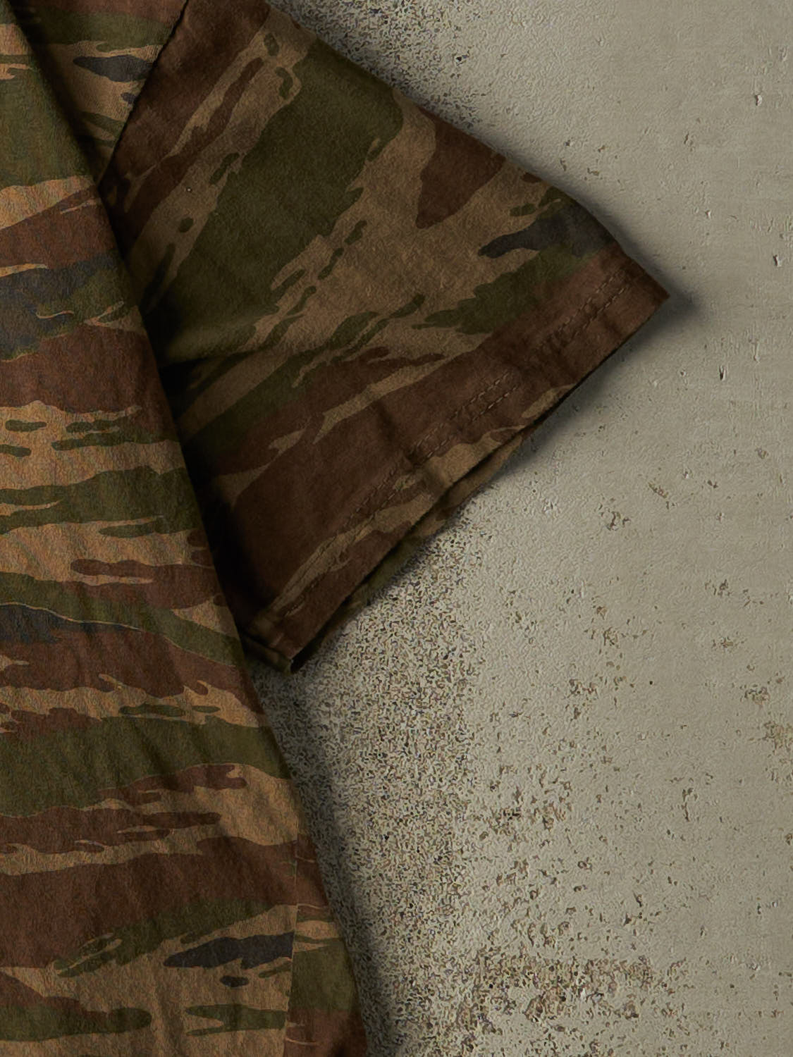 Vintage 90s Camo Tee (S/M)