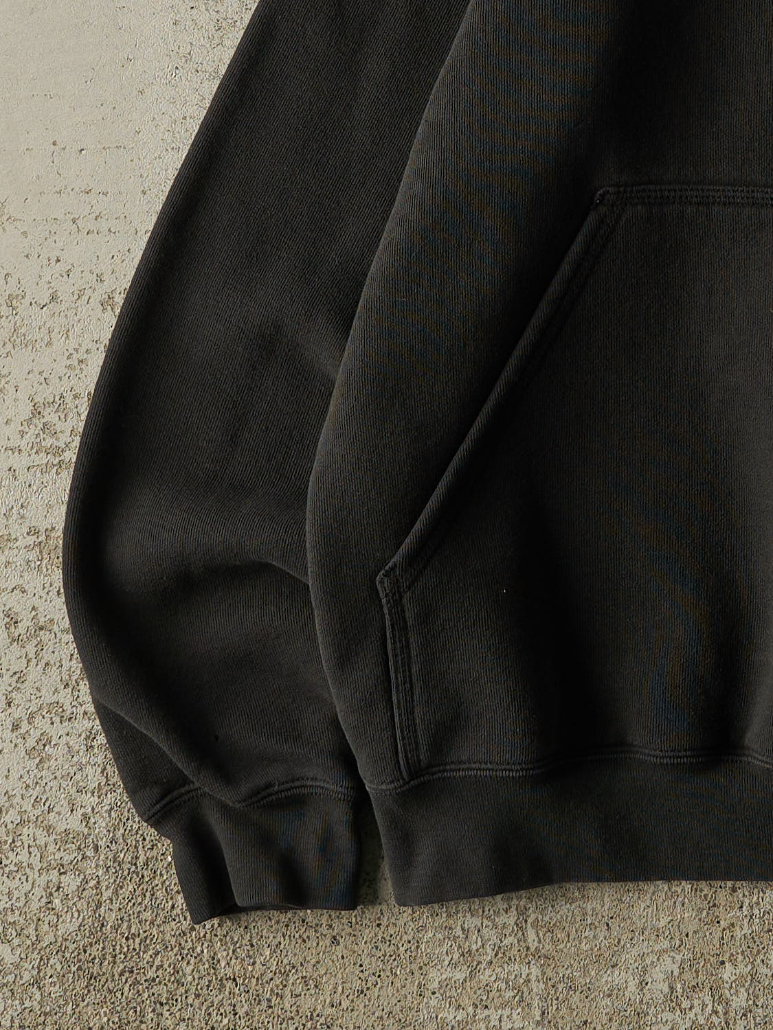 Vintage Y2K Black Carhartt Hoodie (S/M)