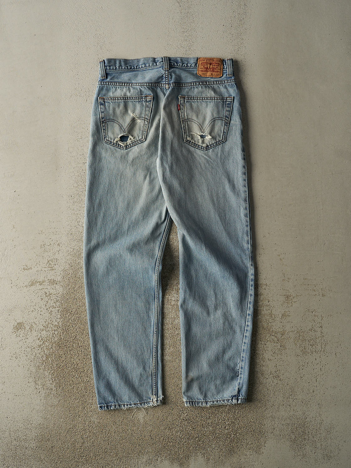 Vintage Y2K Light Wash Levi's 550 Jeans (33x33)