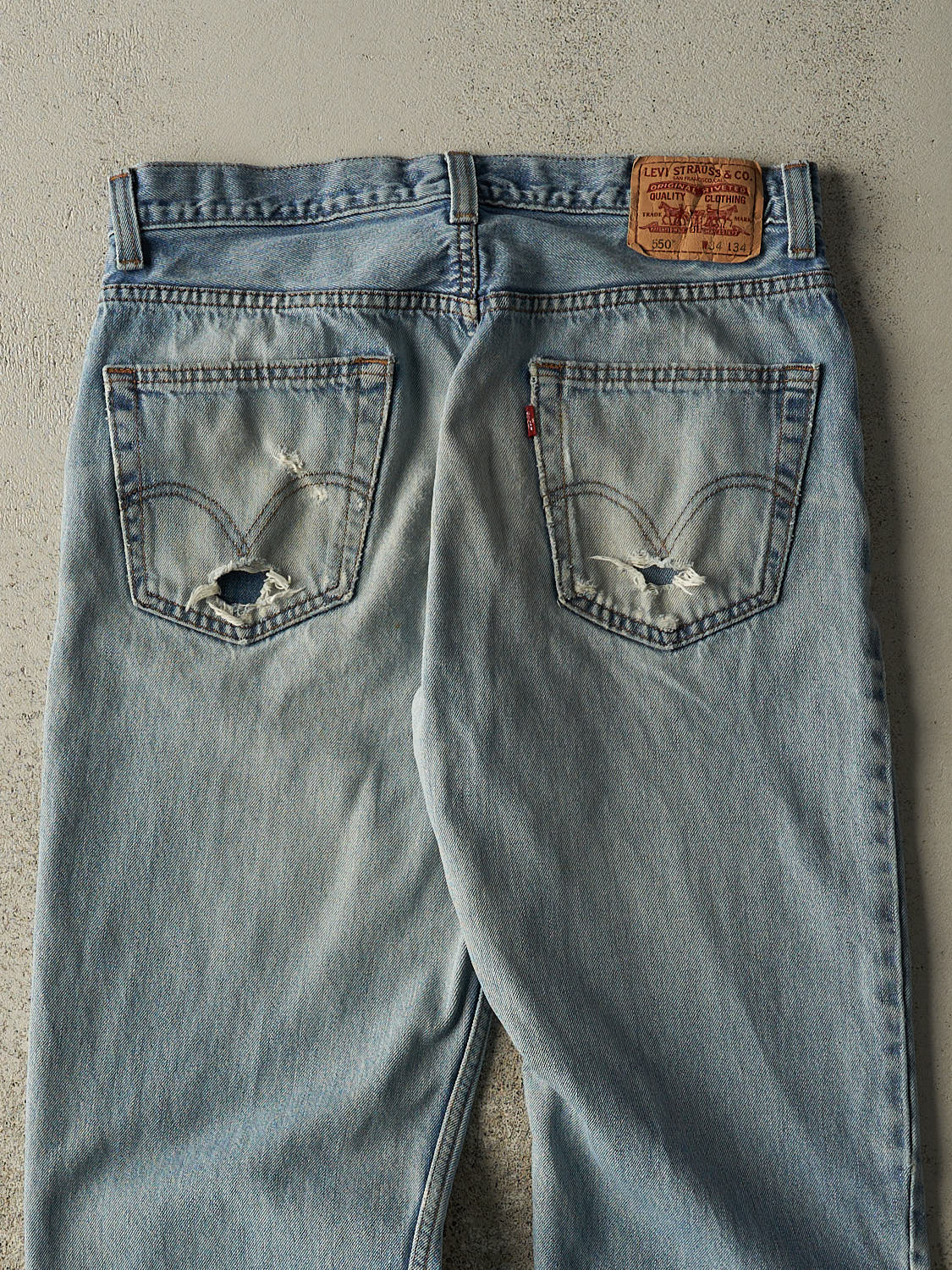 Vintage Y2K Light Wash Levi's 550 Jeans (33x33)