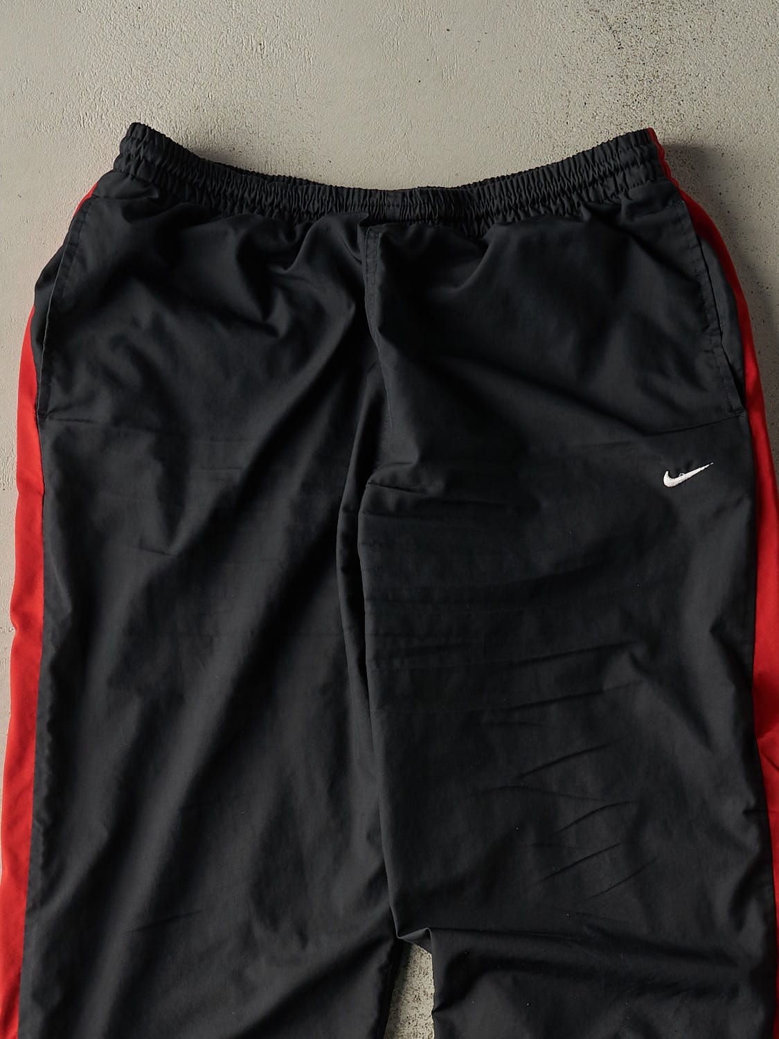 Vintage Y2K Black Nike Embroidered Track Pants (31x31)