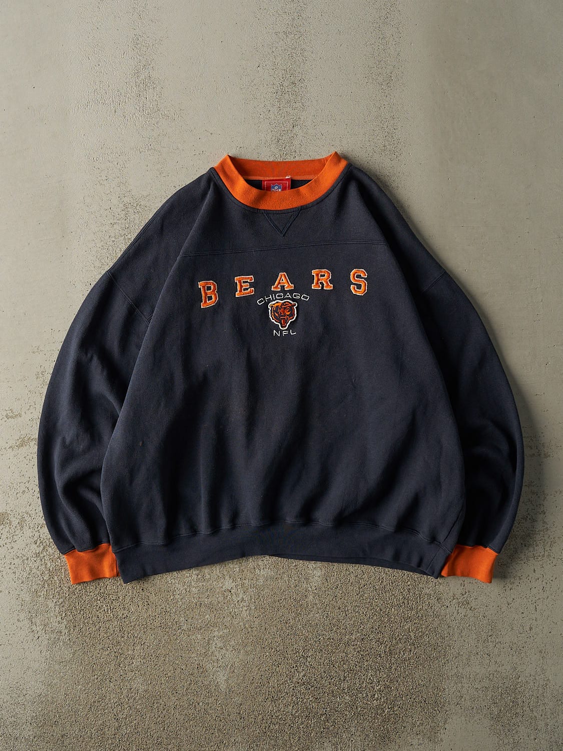 Vintage 90s Navy Blue Chicago Bears Embroidered Crewneck (XL/XXL)