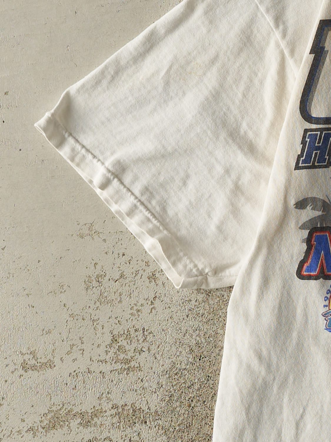 Vintage 99' White University of Connecticut Huskies Basketball Tee (L)