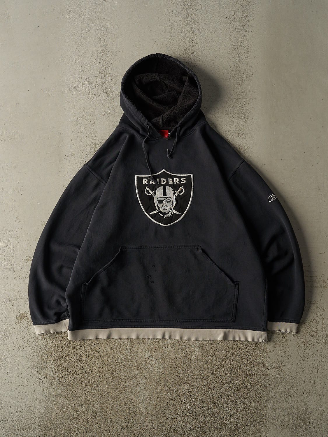 Vintage Y2K Faded Black Oakland Raiders Embroidered Hoodie (XL/XXL)