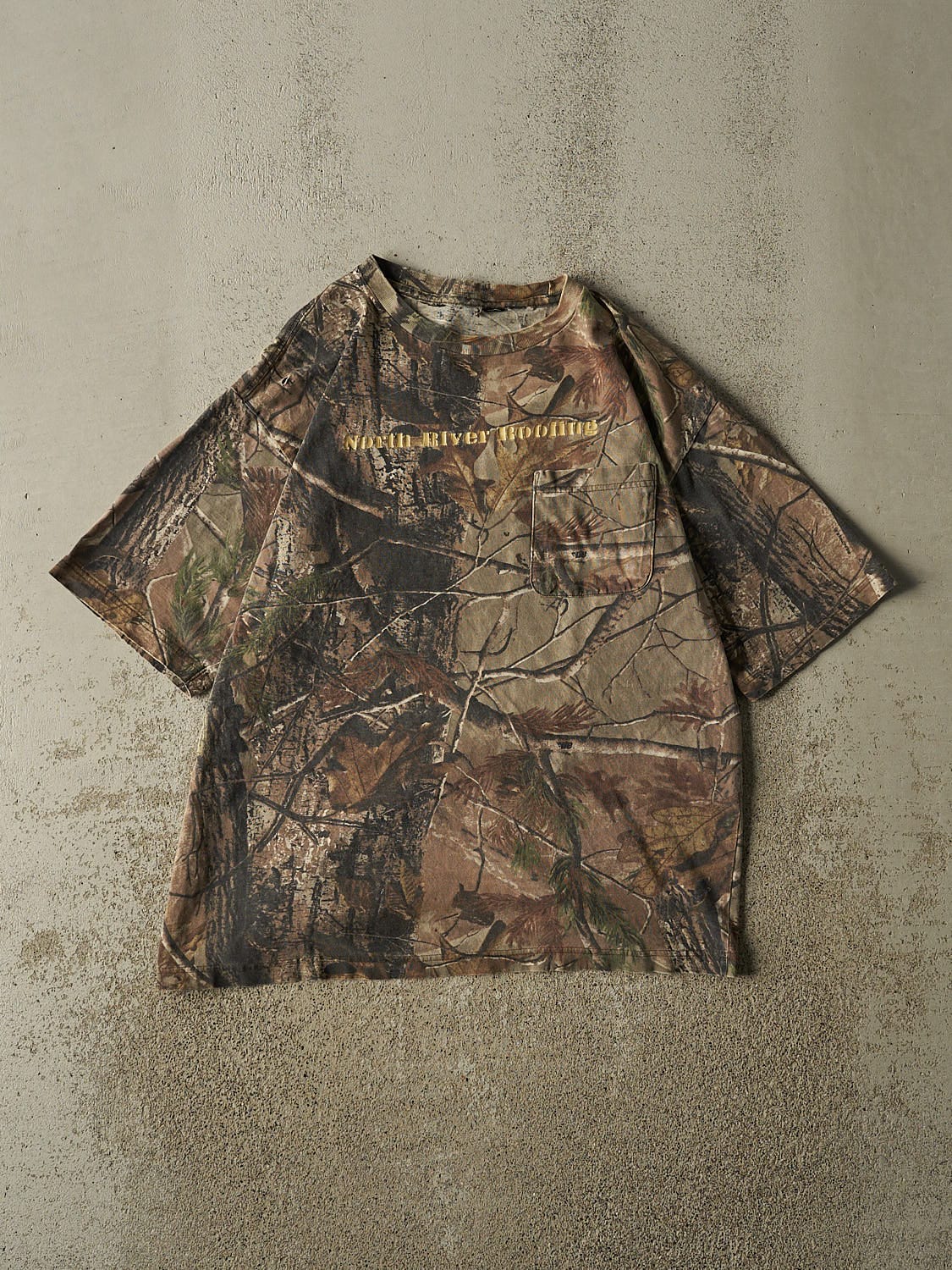 Vintage 90s Camo Realtree North River Roofing Pocket Tee (M/L)