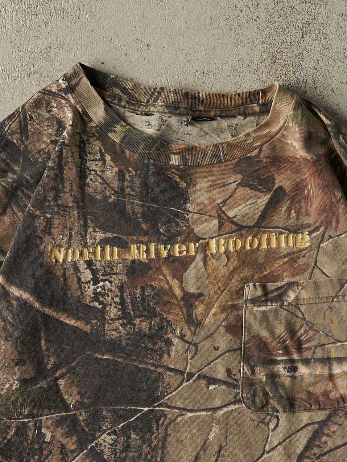 Vintage 90s Camo Realtree North River Roofing Pocket Tee (M/L)