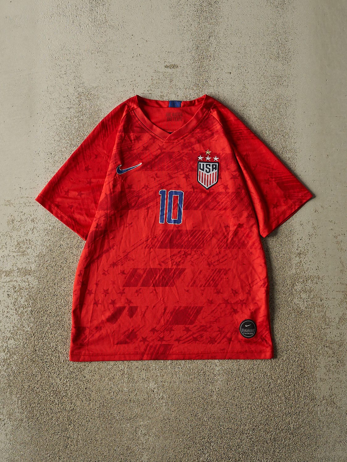 Vintage Y2K Red Nike USA #10 Lloyd Soccer Jersey (S)