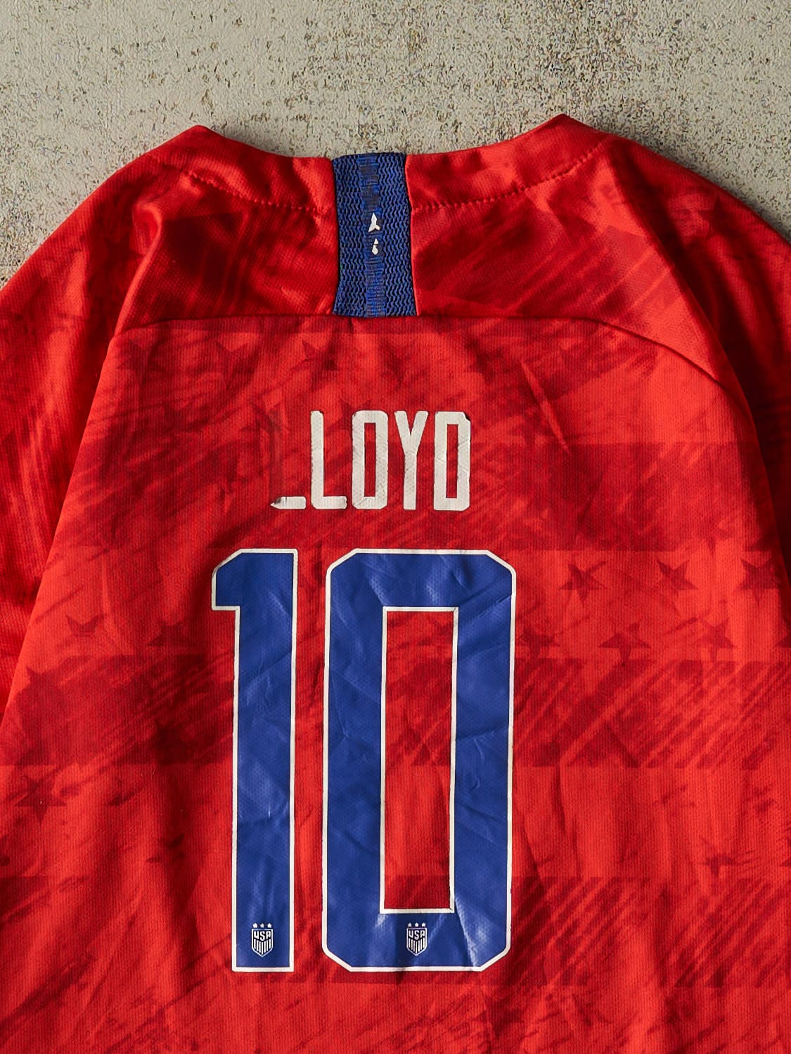 Vintage Y2K Red Nike USA #10 Lloyd Soccer Jersey (S)