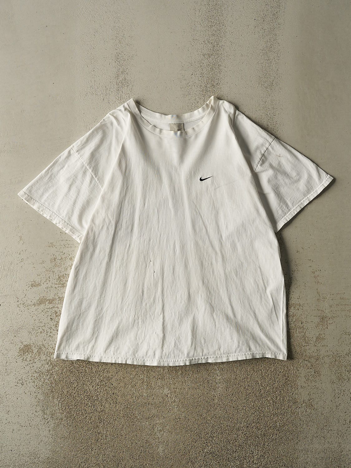 Vintage Y2K White Nike Embroidered Swoosh Tee (XL/XXL)
