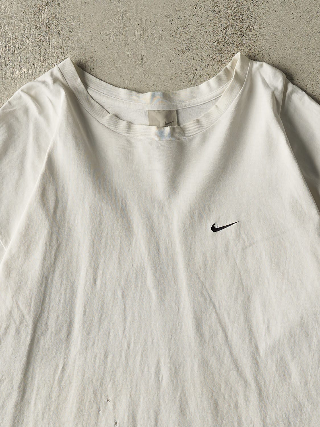 Vintage Y2K White Nike Embroidered Swoosh Tee (XL/XXL)