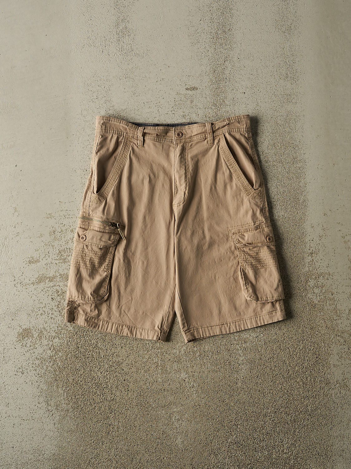 Vintage Y2K Beige Airwalk Cargo Shorts (31x11.5)
