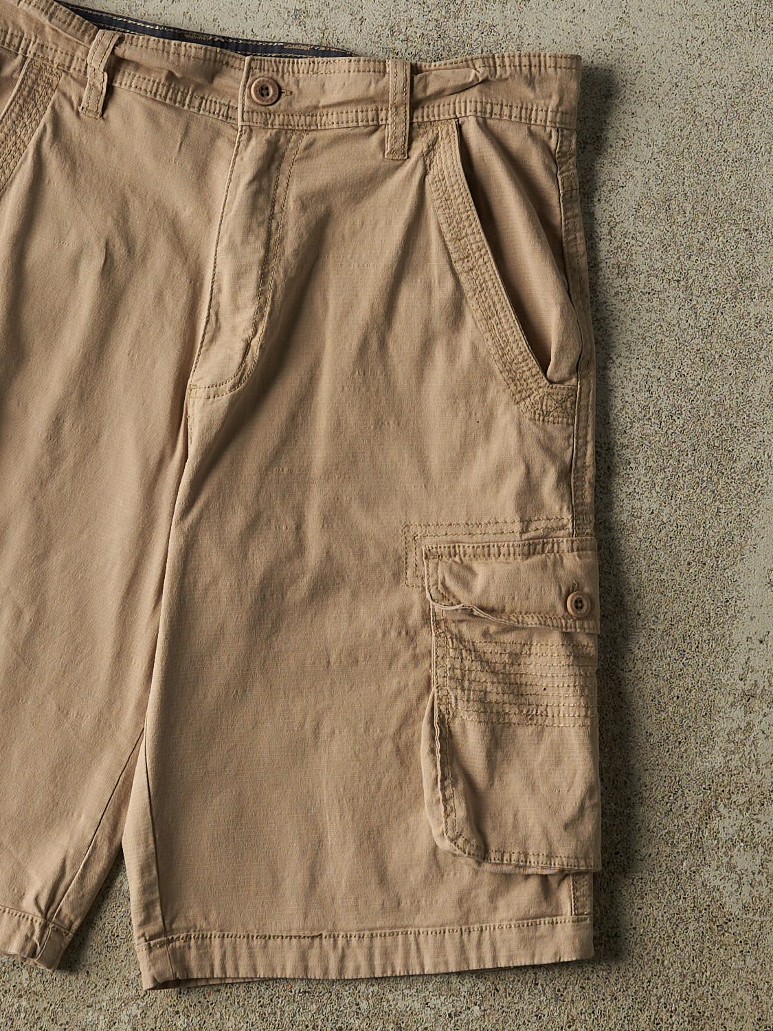Vintage Y2K Beige Airwalk Cargo Shorts (31x11.5)