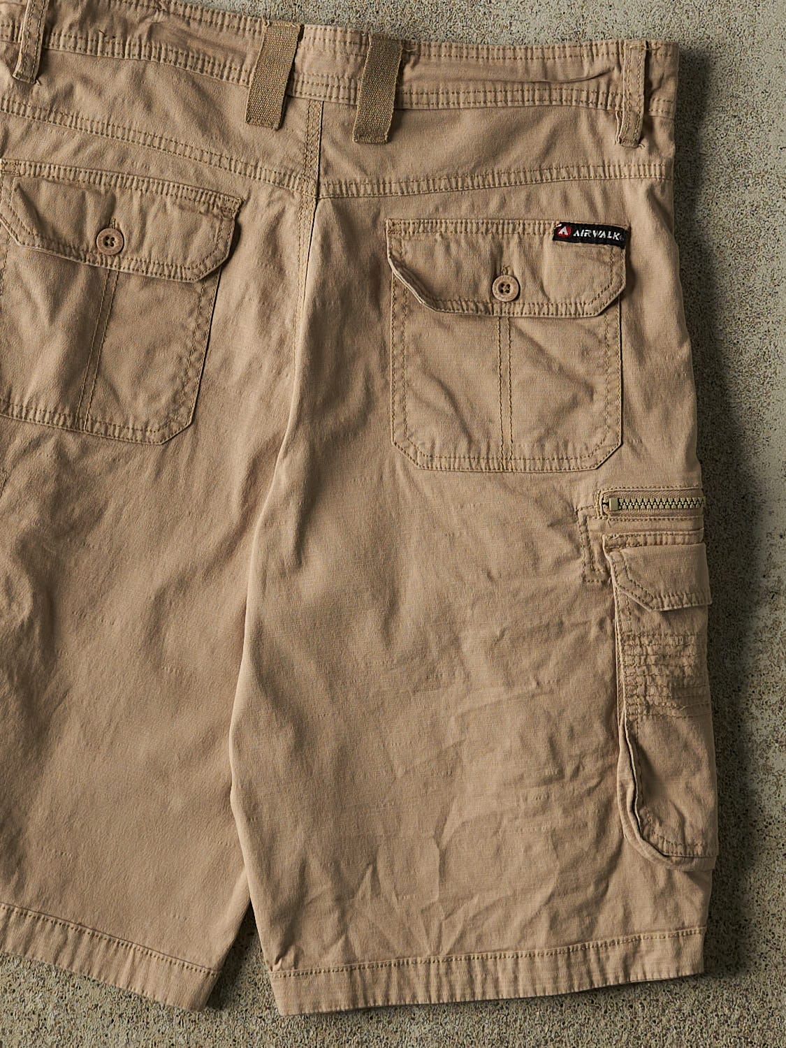 Vintage Y2K Beige Airwalk Cargo Shorts (31x11.5)