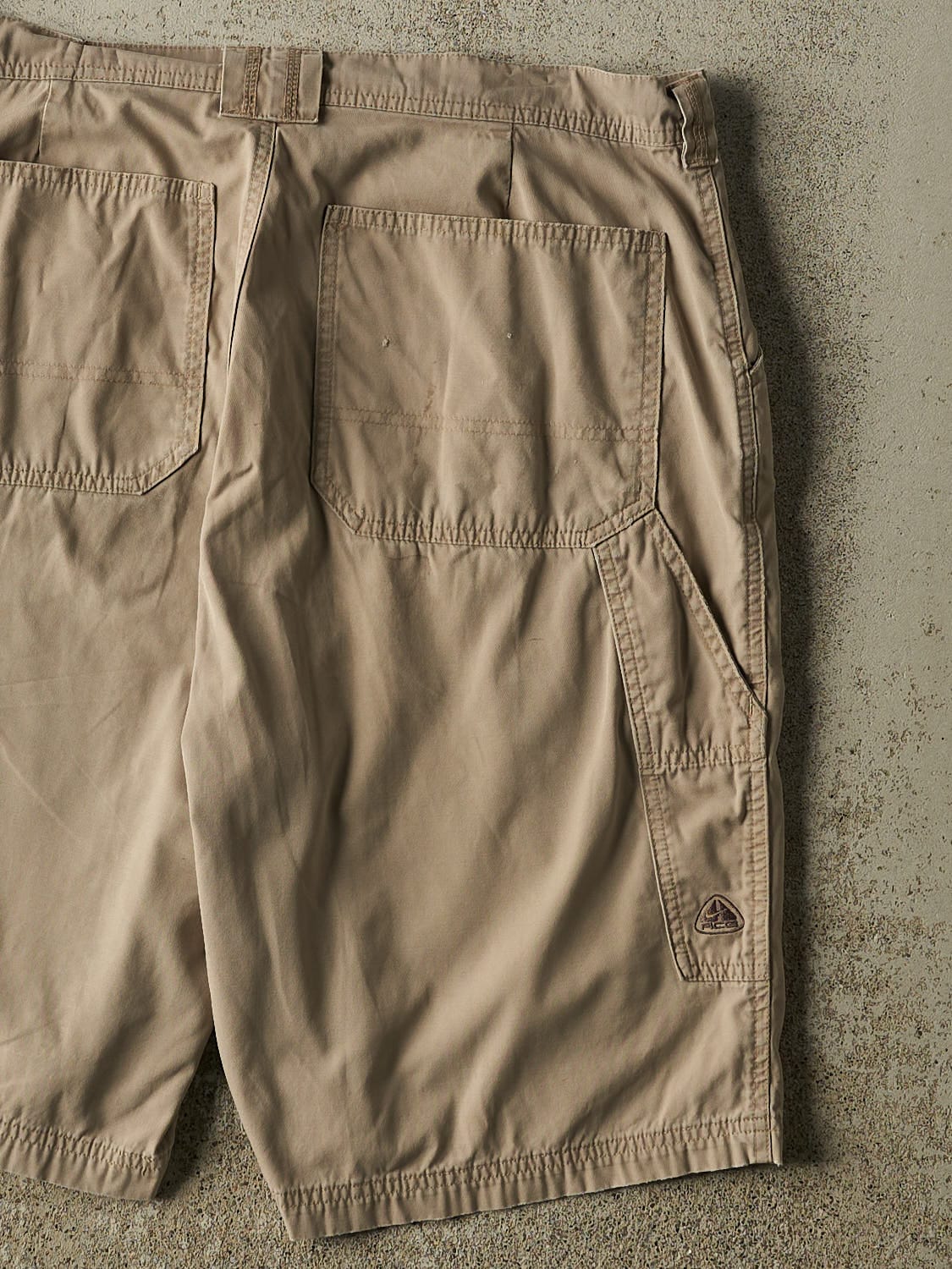 Vintage Y2K Beige Nike ACG Cargo Shorts (34x11)