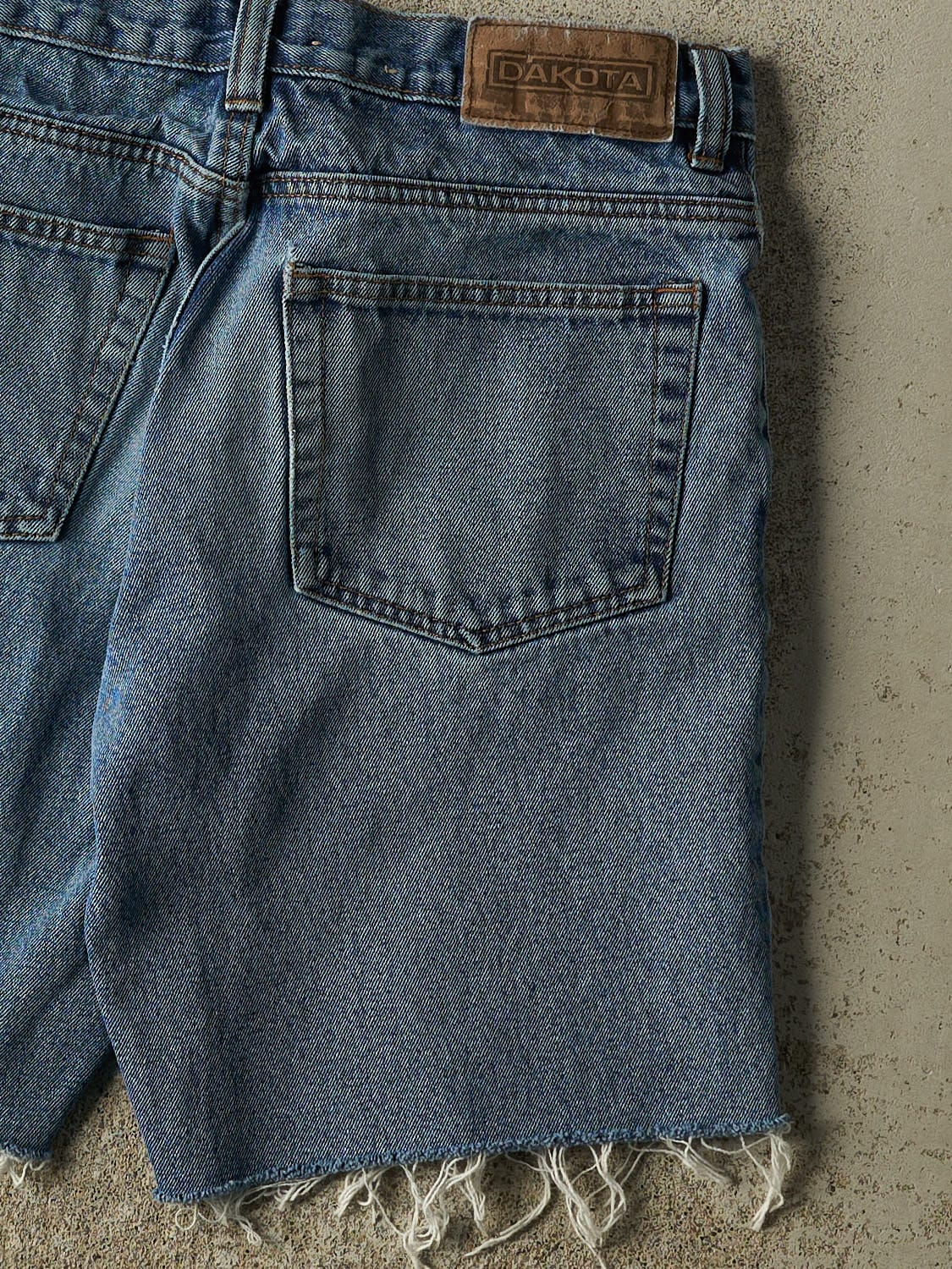Vintage Y2K Dark Wash Dakota Cut Off Jean Shorts (31x8.5)
