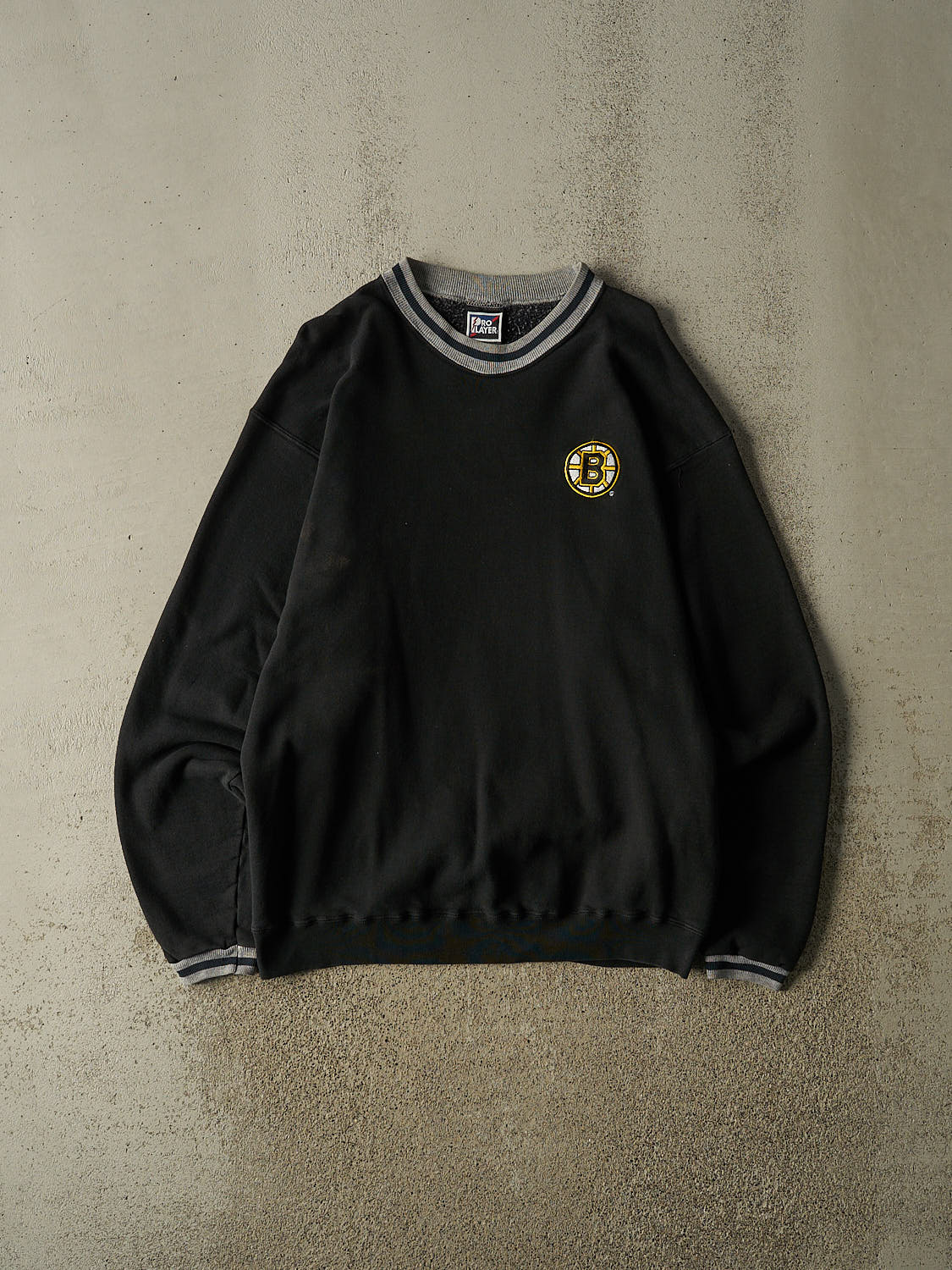 Vintage 90s Black Boston Bruins Embroidered Crewneck (XL)