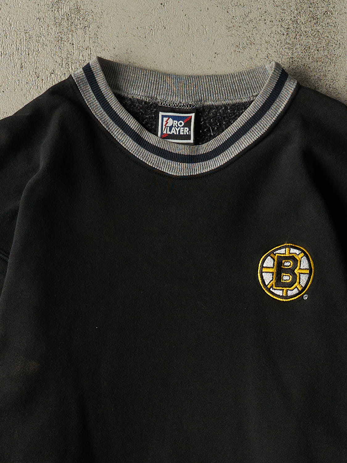 Vintage 90s Black Boston Bruins Embroidered Crewneck (XL)
