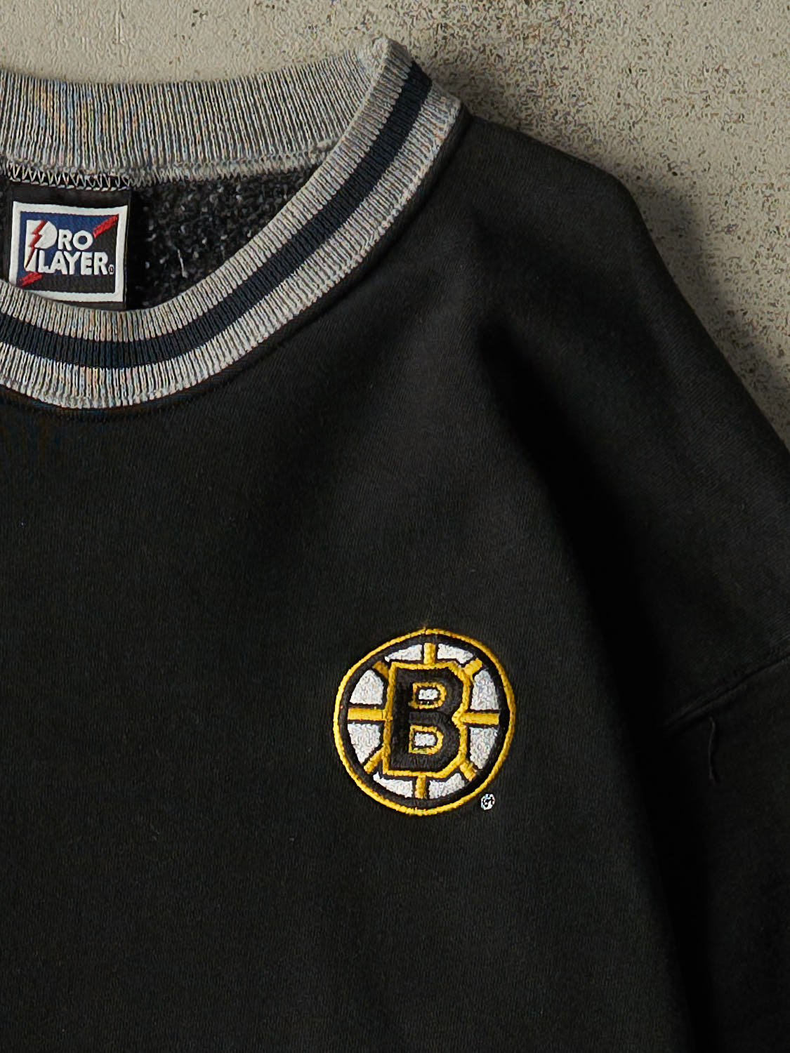 Vintage 90s Black Boston Bruins Embroidered Crewneck (XL)