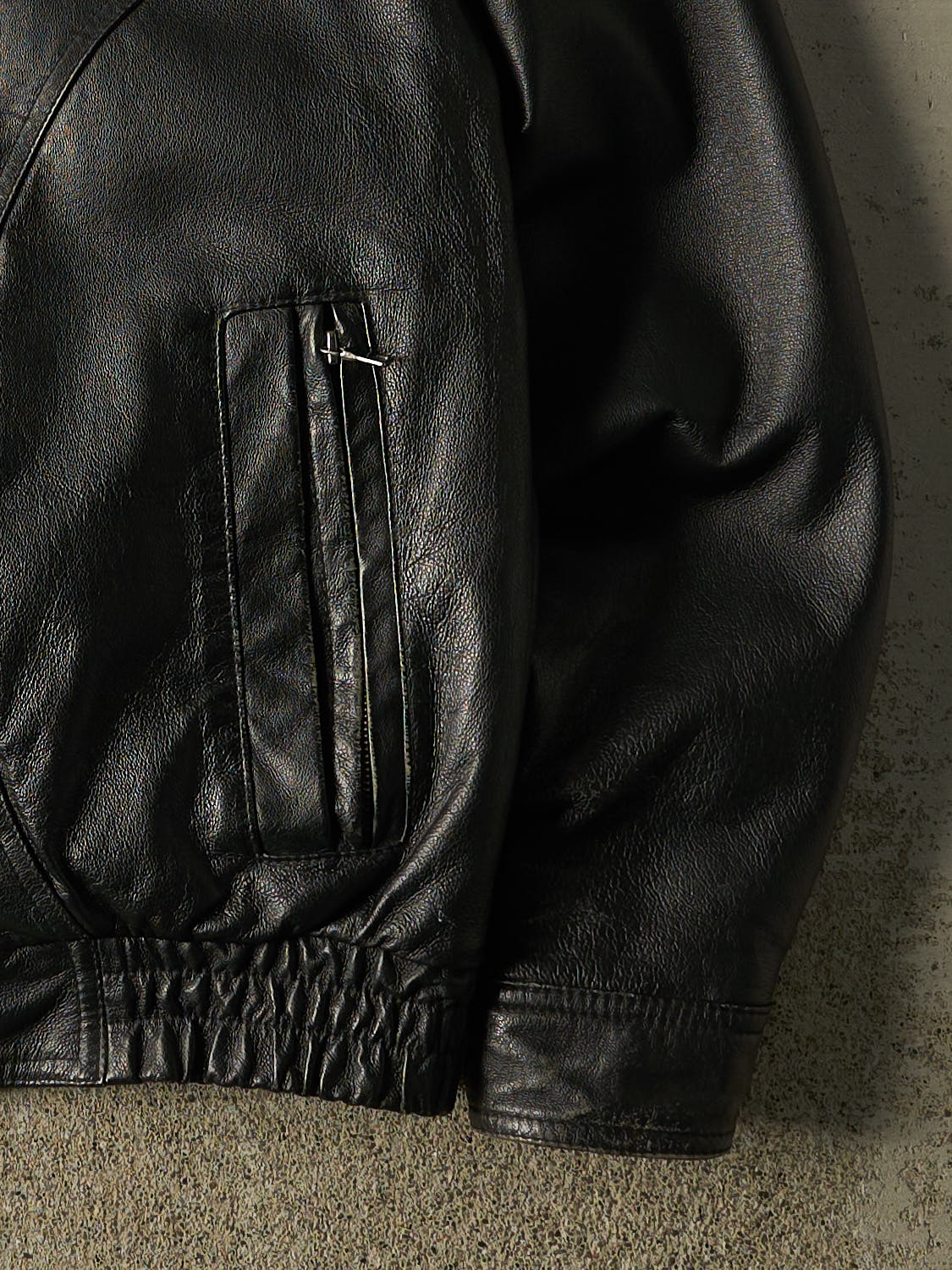 Vintage 90s Black Retreat Bomber Leather Jacket (M/L)