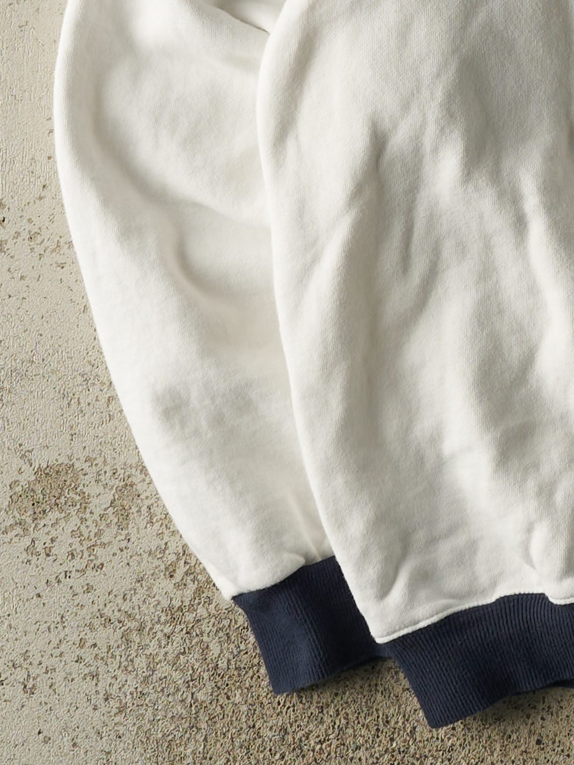 Vintage 90s White Alaska Embroidered Sweater (XL)