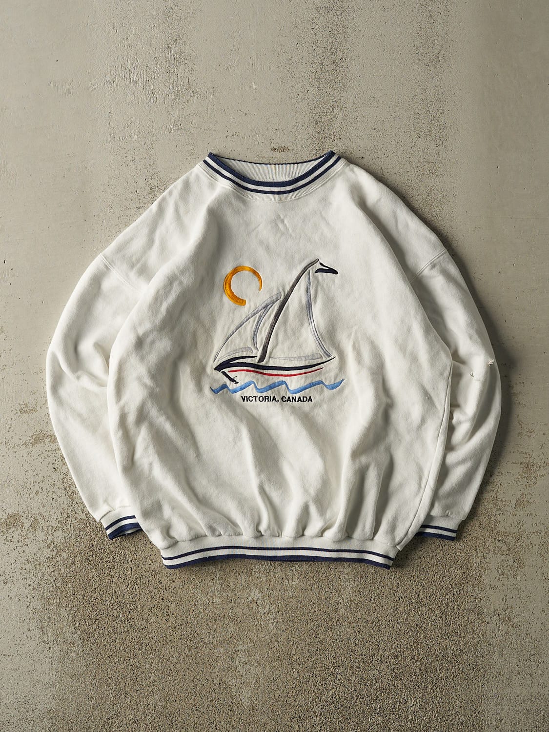 Vintage 90s White Victoria Canada Embroidered Crewneck (M/L)