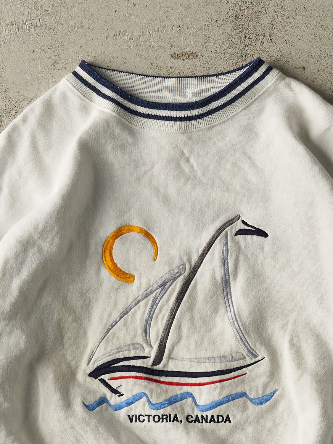 Vintage 90s White Victoria Canada Embroidered Crewneck (M/L)
