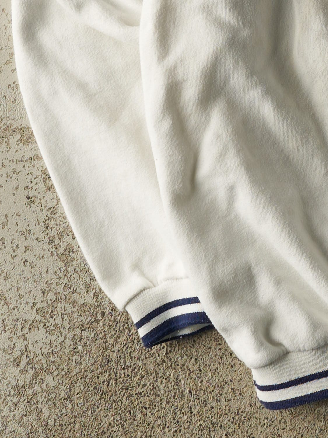 Vintage 90s White Victoria Canada Embroidered Crewneck (M/L)