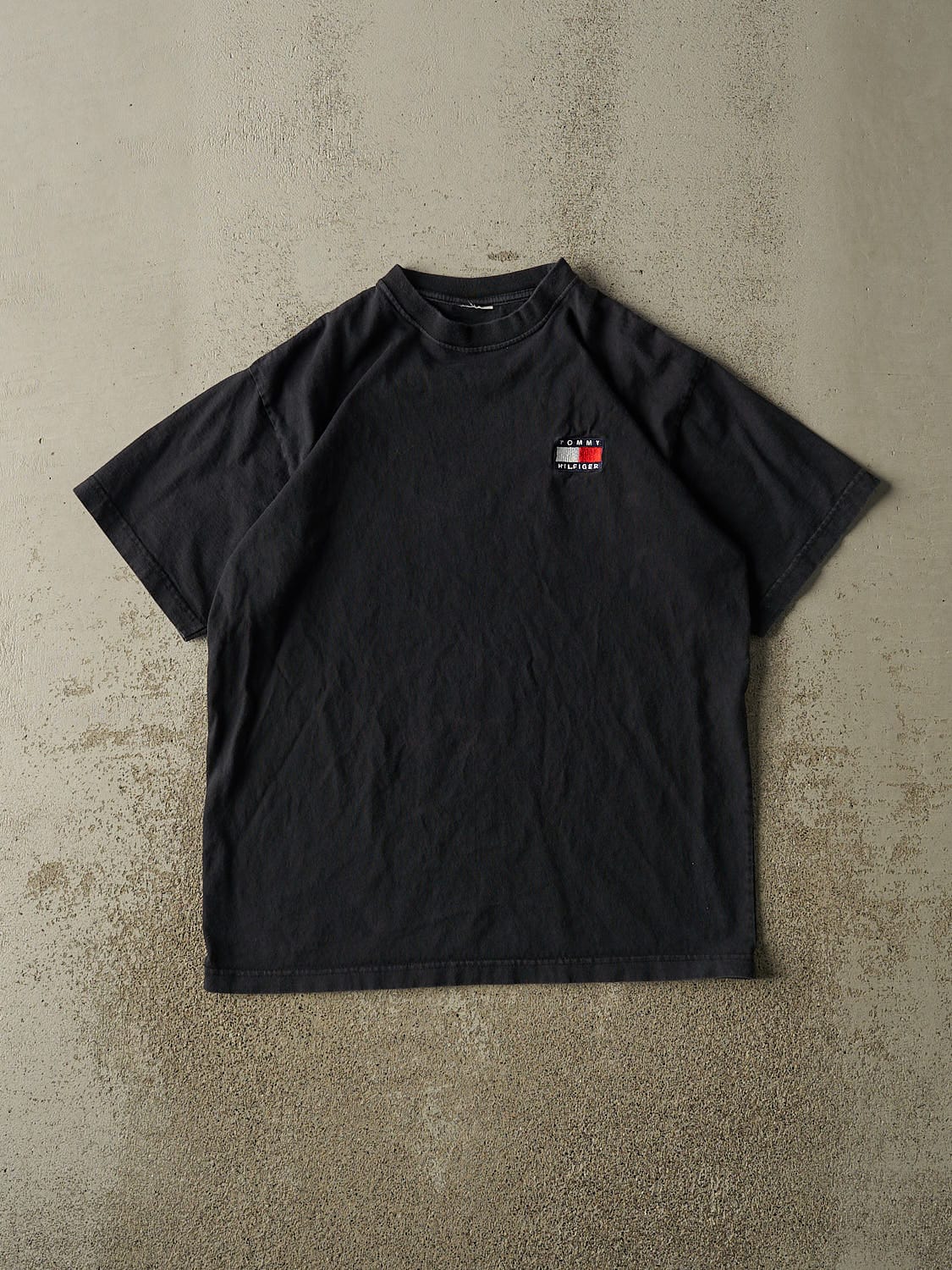 Vintage 90s Black Tommy Hilfiger Embroidered Tee (L/XL)