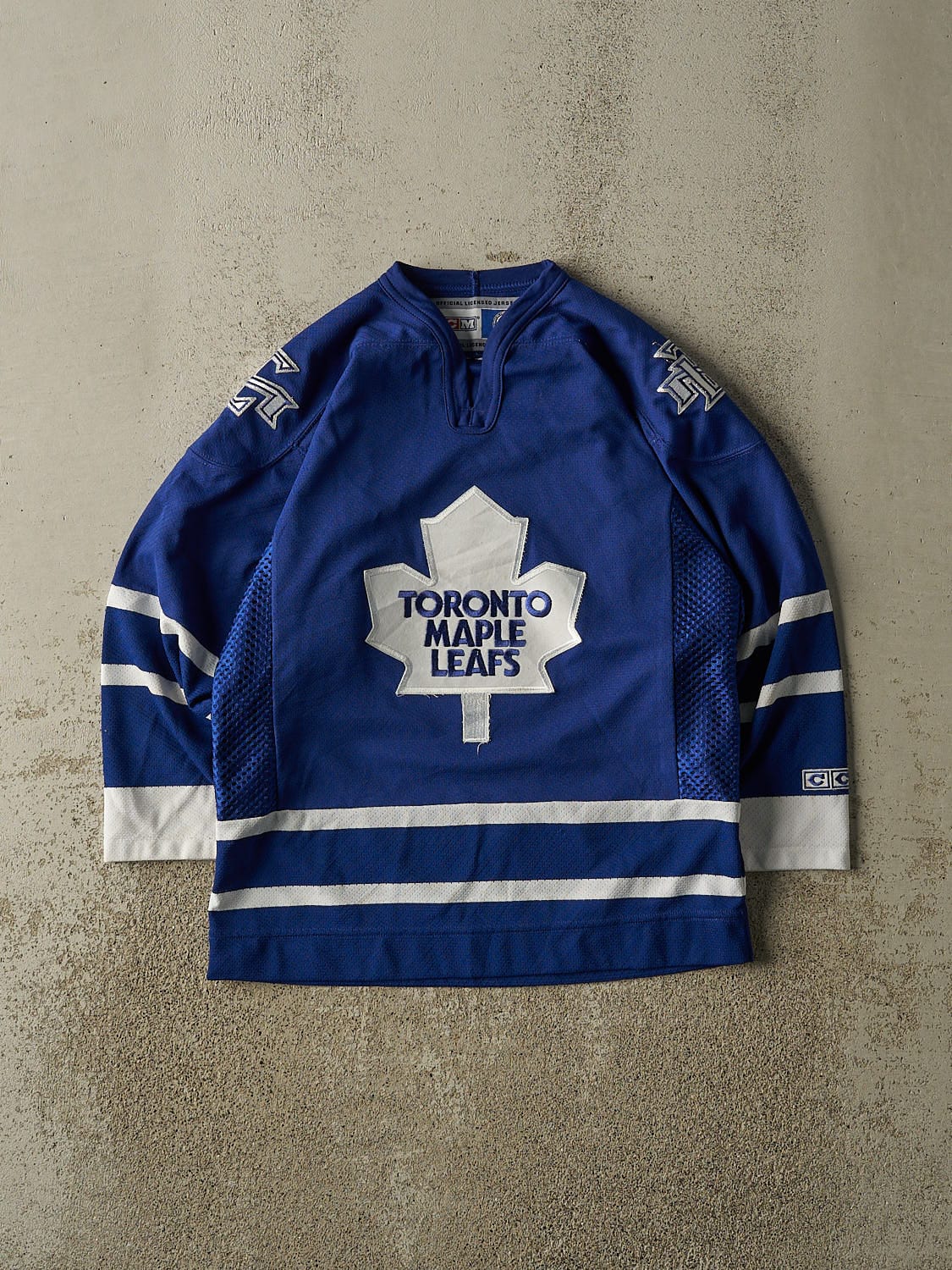 Vintage Y2K Blue Toronto Maple Leafs Hockey Jersey (M)