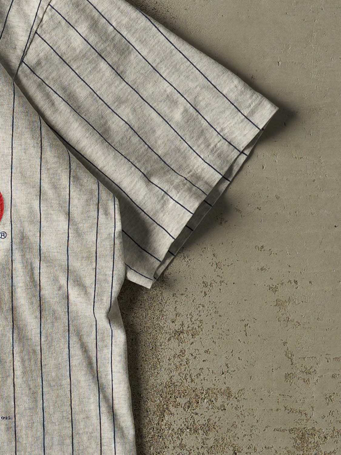 Vintage 95' Grey Chicago Cubs Pinstriped Tee (L/XL)