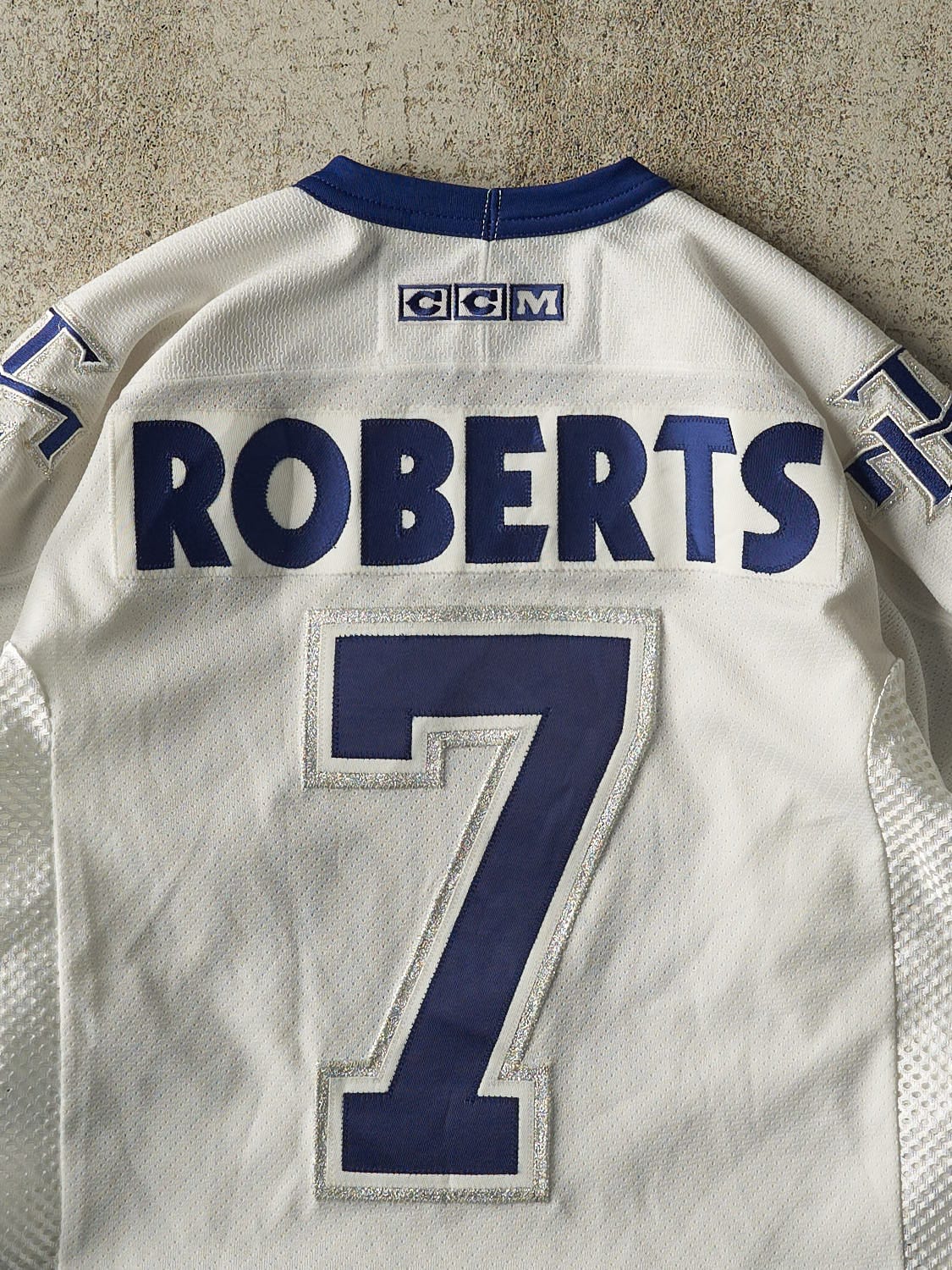 Vintage Y2K White Toronto Maple Leafs #7 Gary Roberts Jersey (S/M)