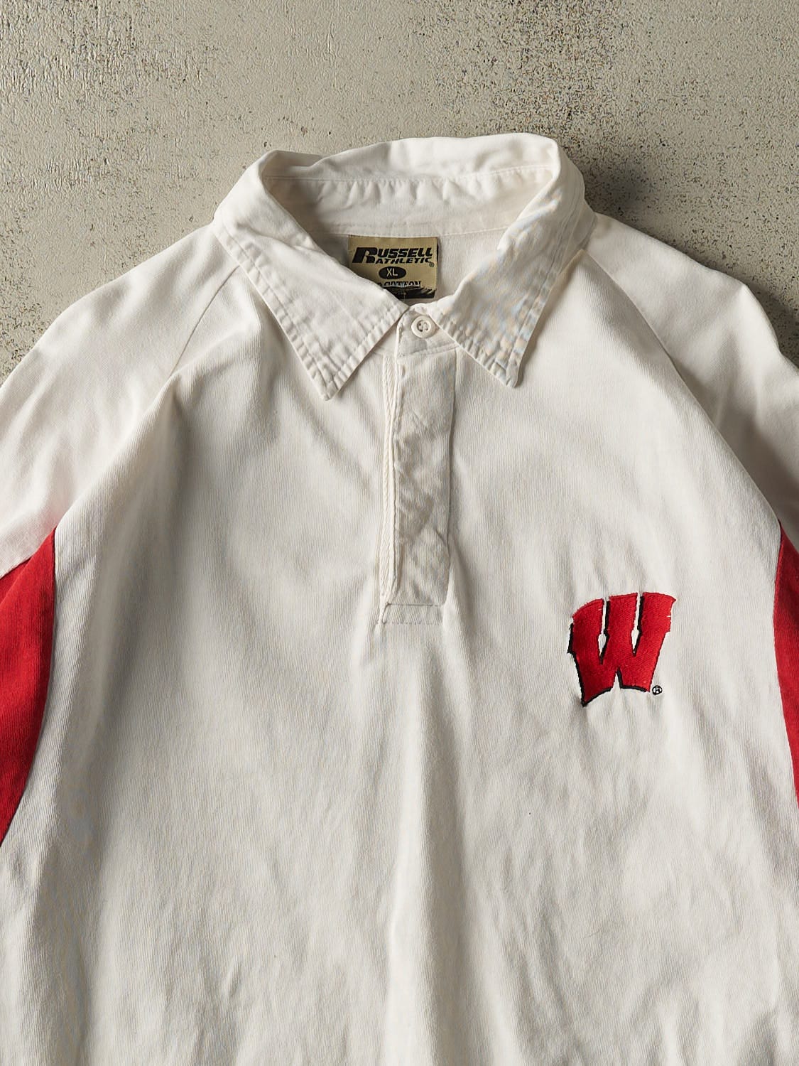 Vintage Y2K White University of Wisconsin Badgers Russell Athletic Long Sleeve (XL/XXL)