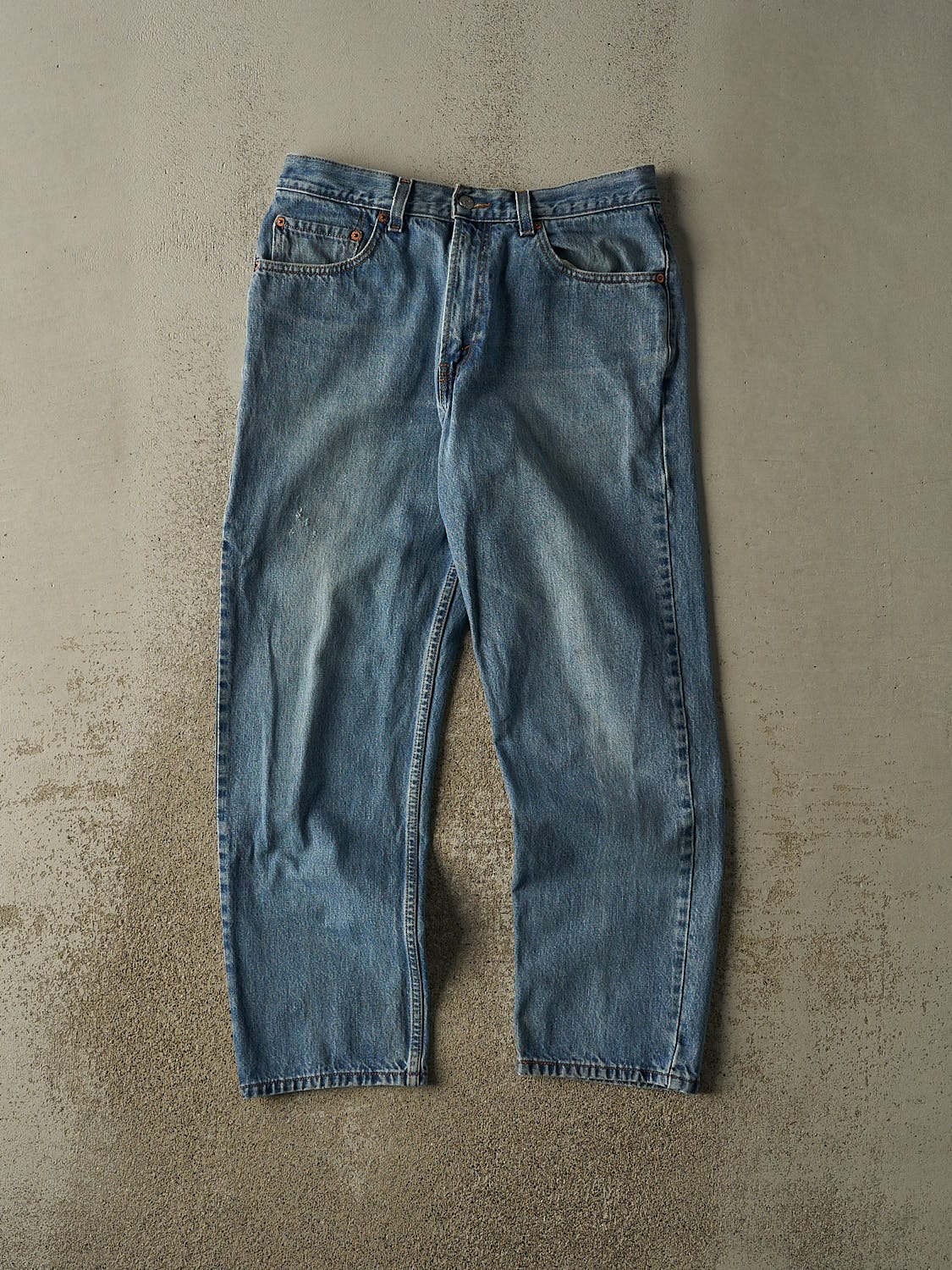 Vintage 90s Mid Wash Levi's 550 Jeans (33x29.5)