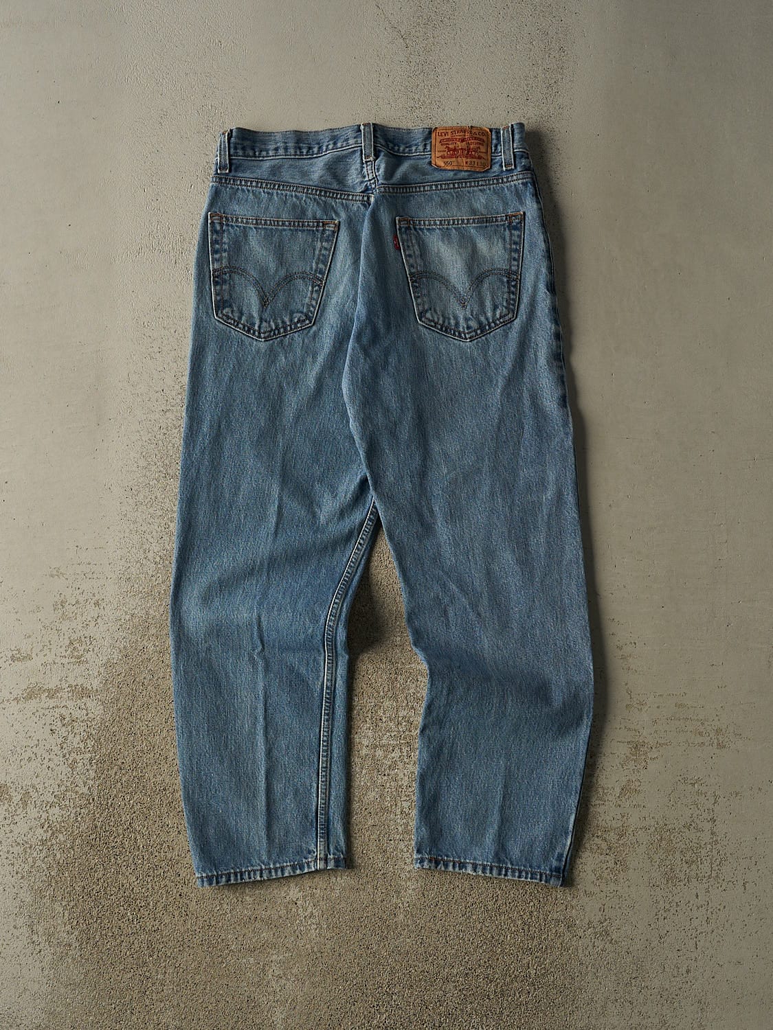 Vintage 90s Mid Wash Levi's 550 Jeans (33x29.5)