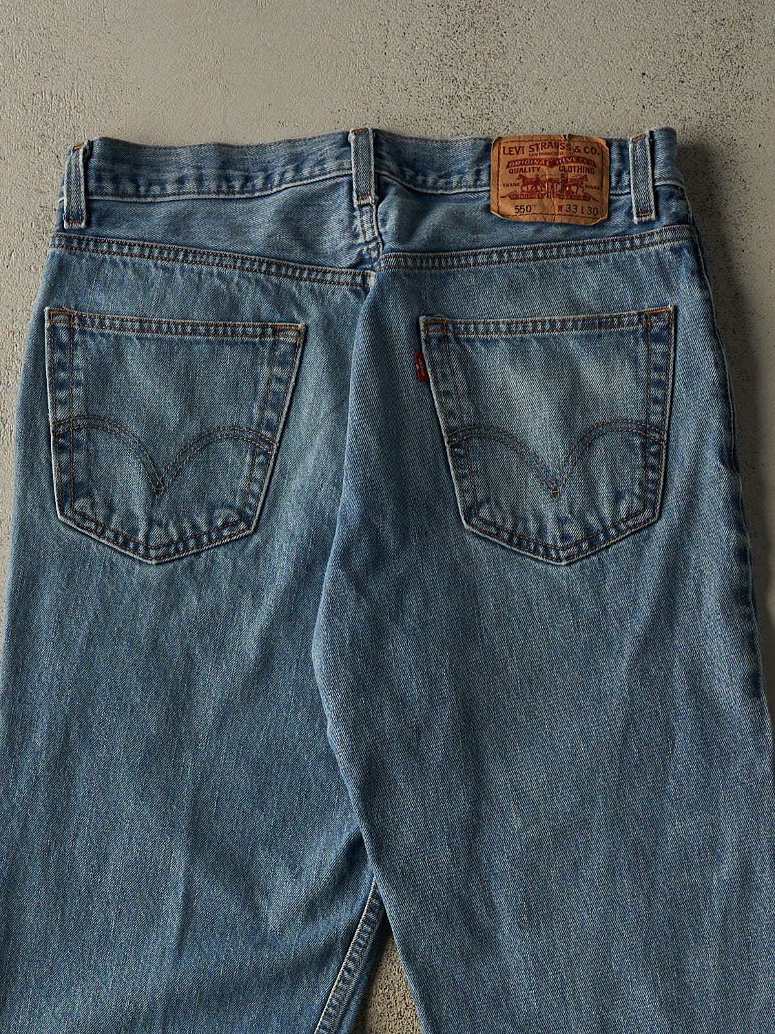 Vintage 90s Mid Wash Levi's 550 Jeans (33x29.5)