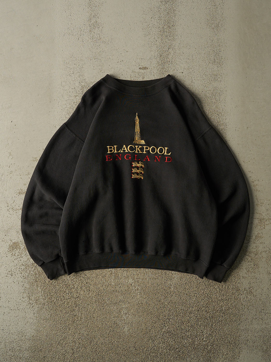 Vintage 90s RARE Faded Black Blackpool England Embroidered Crewneck (L)