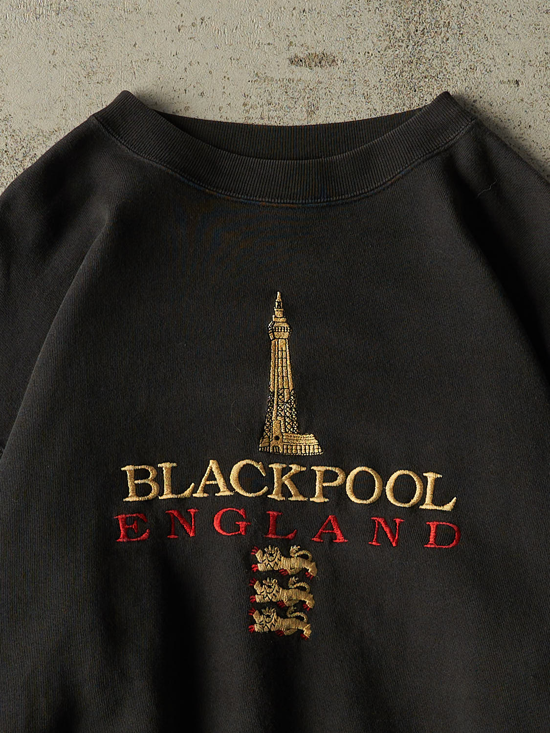 Vintage 90s RARE Faded Black Blackpool England Embroidered Crewneck (L)