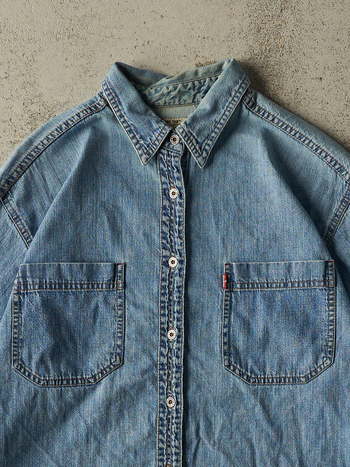 Vintage 90s Mid Wash Levi's Cropped Button Up Long Sleeve (S/M)