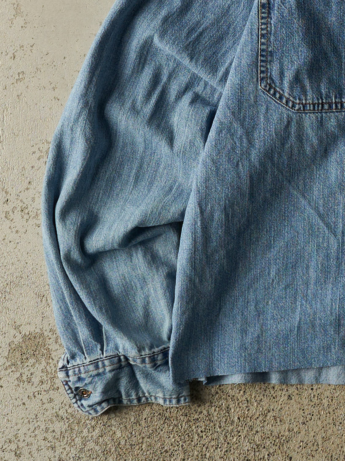 Vintage 90s Mid Wash Levi's Cropped Button Up Long Sleeve (S/M)