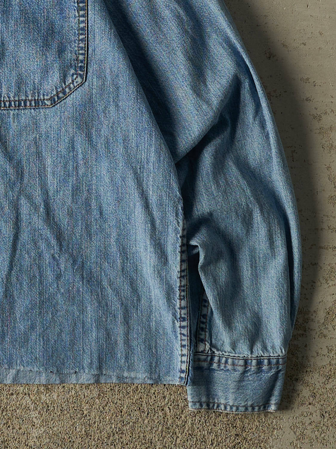 Vintage 90s Mid Wash Levi's Cropped Button Up Long Sleeve (S/M)