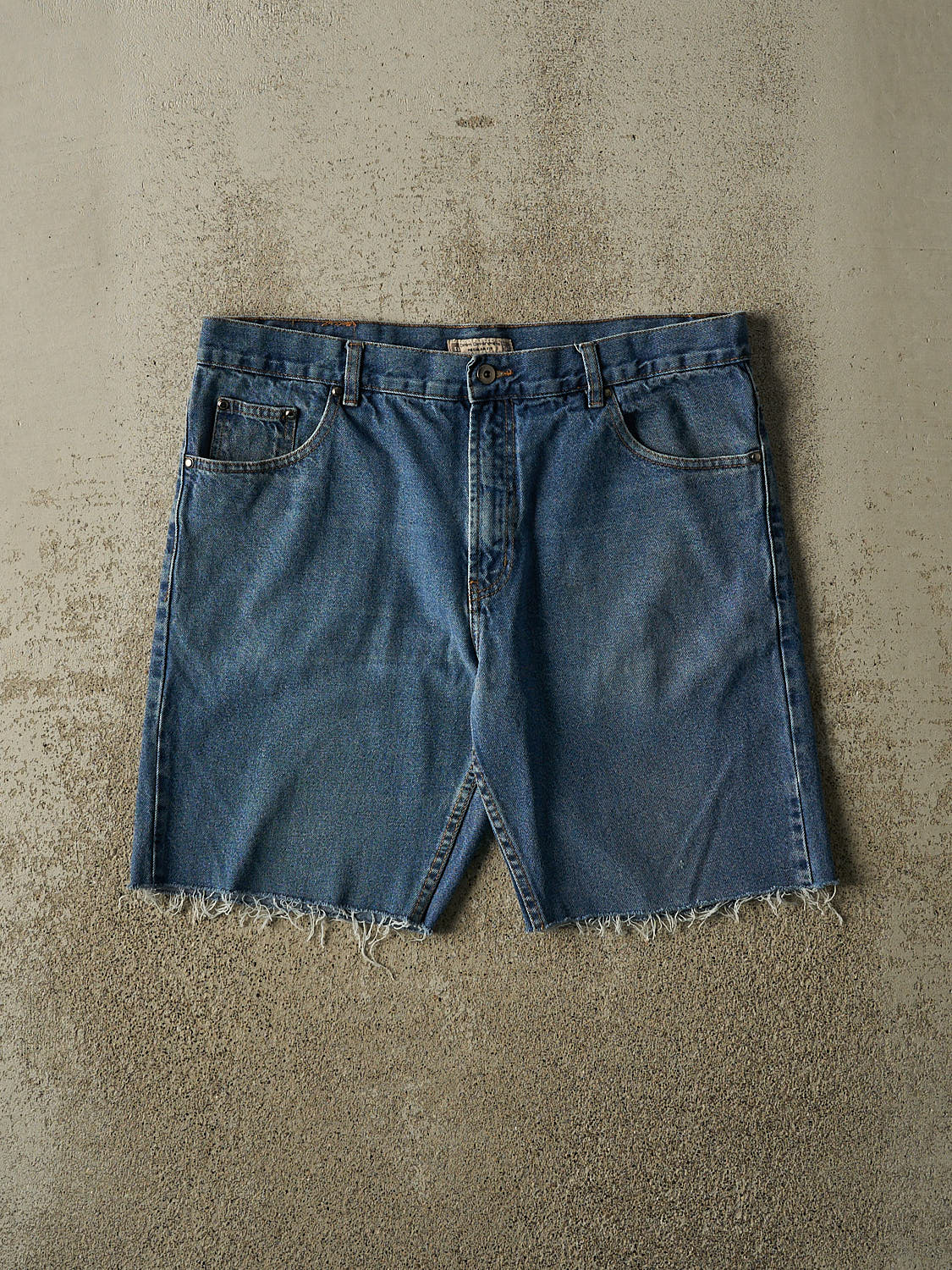 Vintage Y2K Dark Wash Levi's 559 Cut Off Jean Shorts (36x9)