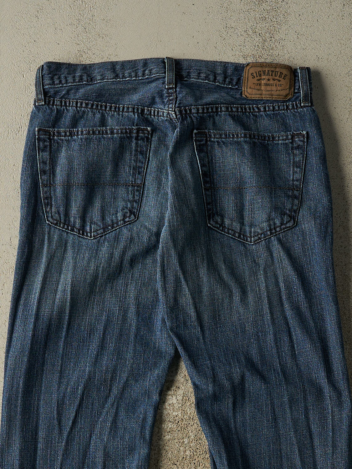 Vintage Y2K Dark Wash Levi's Signature Jeans (32x29.5)
