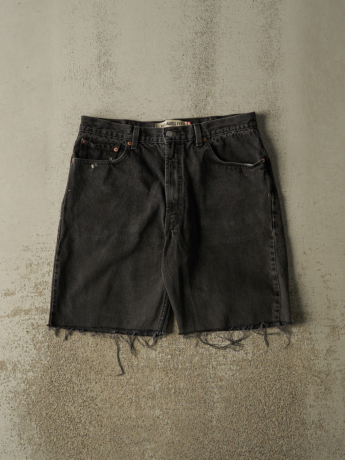 Vintage 90s Black Levi's 550 Cut Off Denim Shorts (35x9.5)
