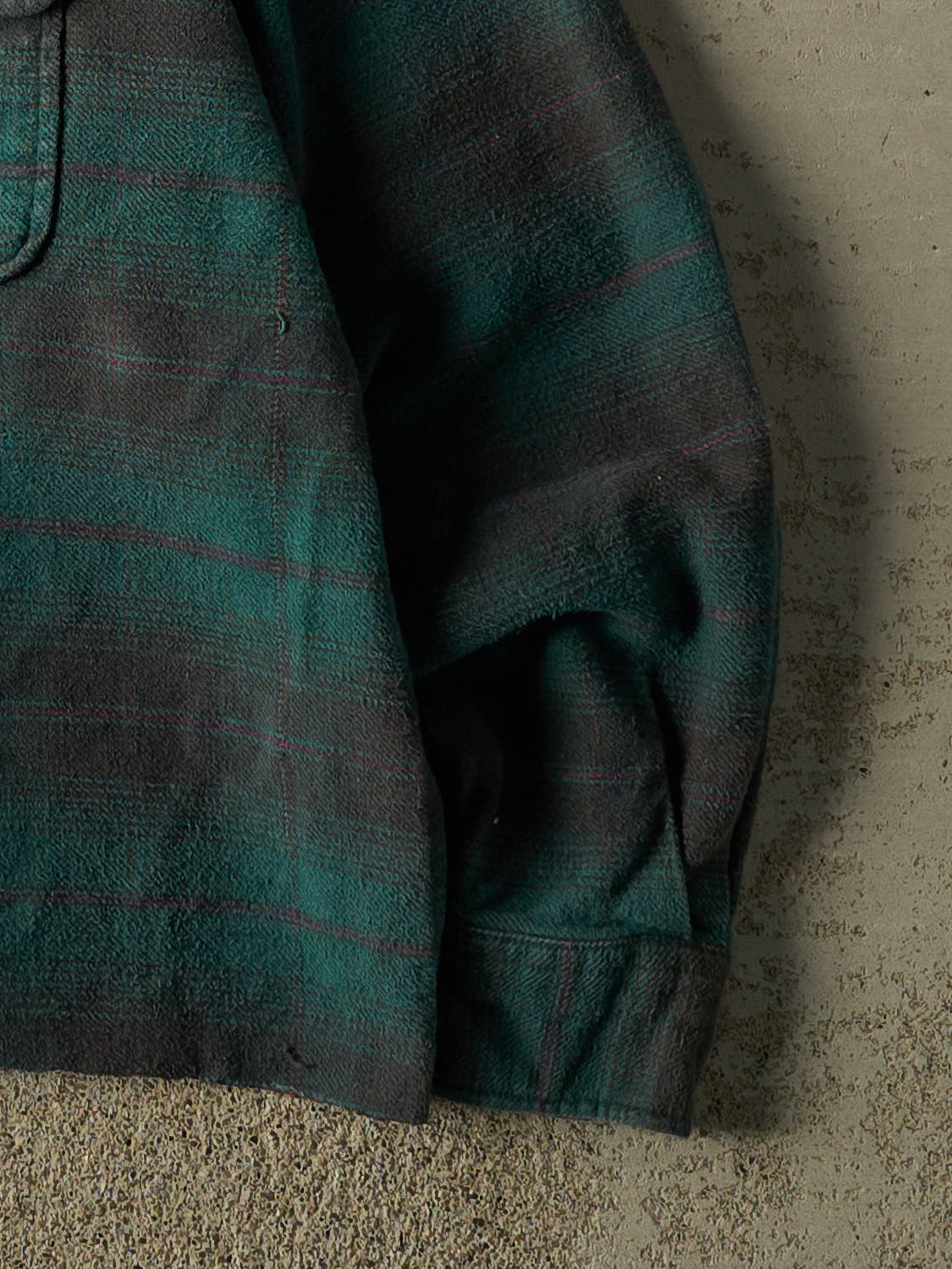 Vintage 90s Green Flannel Cropped Button Up Long Sleeve (M/L)