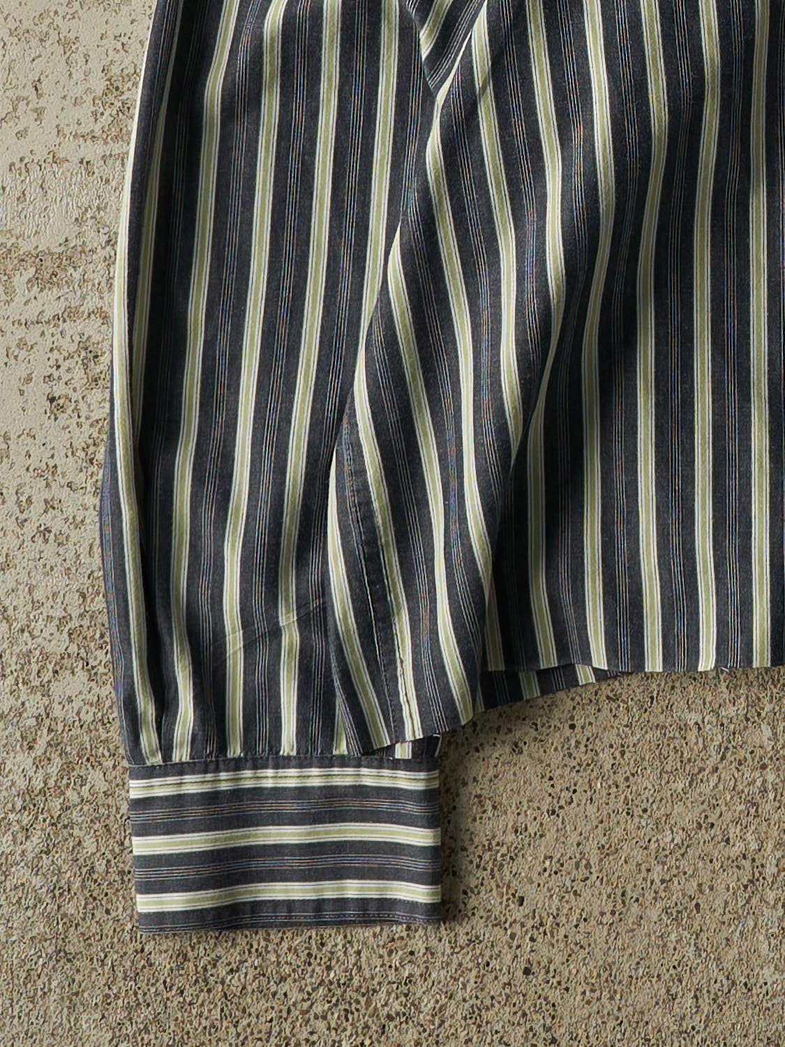 Vintage Y2K Grey Chaps Striped Cropped Button Up Long Sleeve (M)