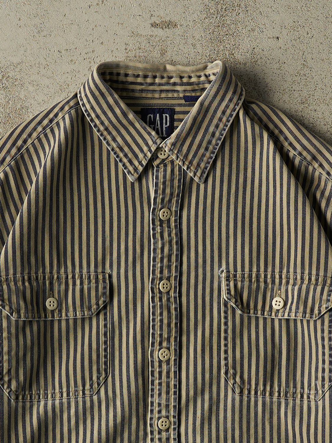 Vintage 90s Beige Gap Striped Cropped Button Up Tee (M/L)