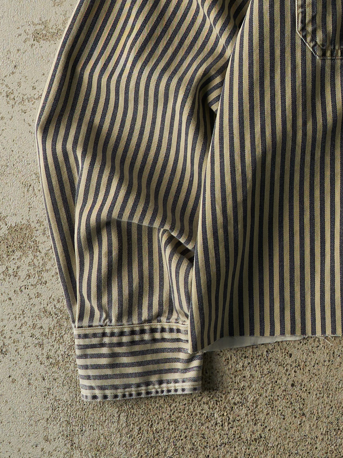 Vintage 90s Beige Gap Striped Cropped Button Up Tee (M/L)